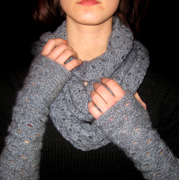 Pelēkais tamborētais komplekts